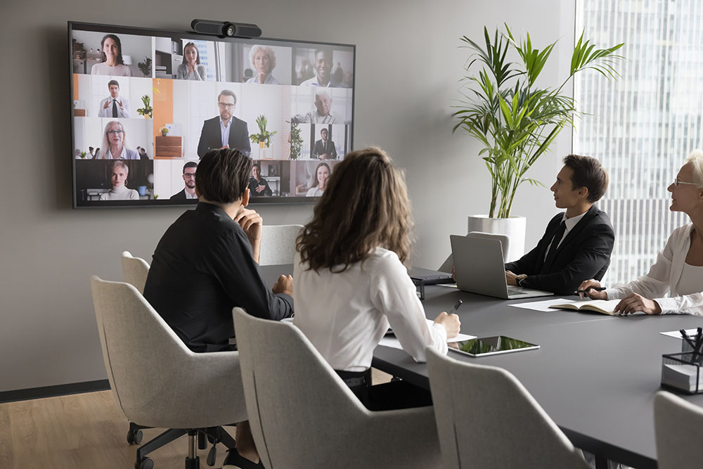 Colleagues in an online meeting