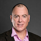 Stuart Whitten< photo of Stuart Whitten<